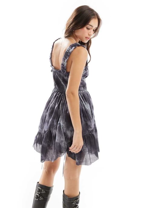 ASOS DESIGN lagerad mini voile klänning med banddetalj i tie dye tryck - Image 4