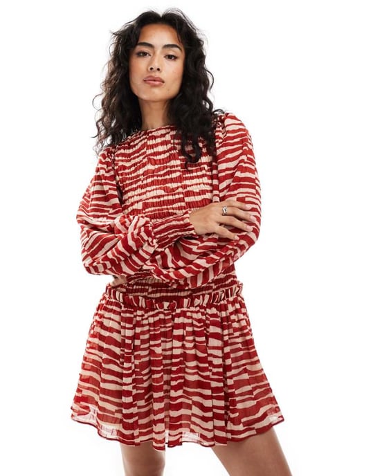 ASOS DESIGN rynkad bodice snörning bak mini klänning i röd abstrakt mönster - Image 1