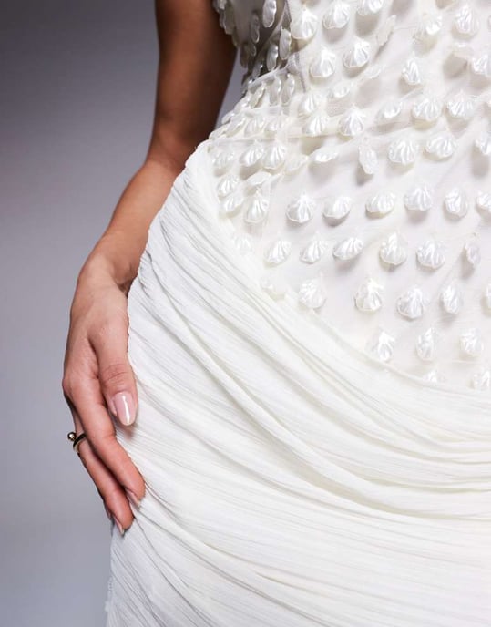 ASOS DESIGN utsmyckad skal-detalj miniklänning med draperad kjol i elfenben - Image 3