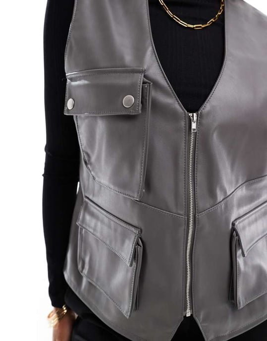 ASOS DESIGN väst i grått med detaljer i konstläder och utility fickor - Image 2