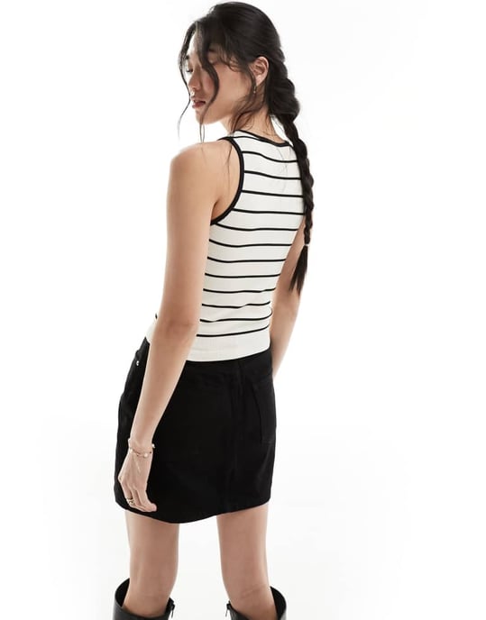 ASOS DESIGN sömlös skulpterande 90-tals tanktop med kontrasterande kant i krämfärgad mikrorand - Image 3
