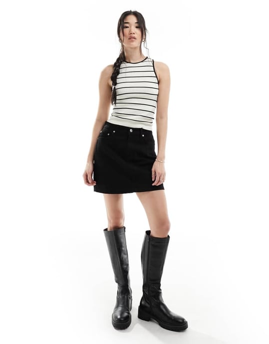 ASOS DESIGN sömlös skulpterande 90-tals tanktop med kontrasterande kant i krämfärgad mikrorand - Image 4
