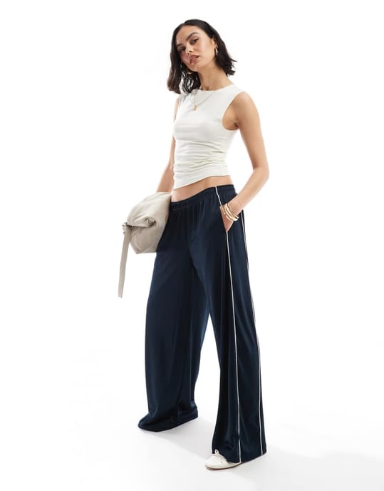 ASOS DESIGN second skin snittad halslinning topp i cream - Image 2