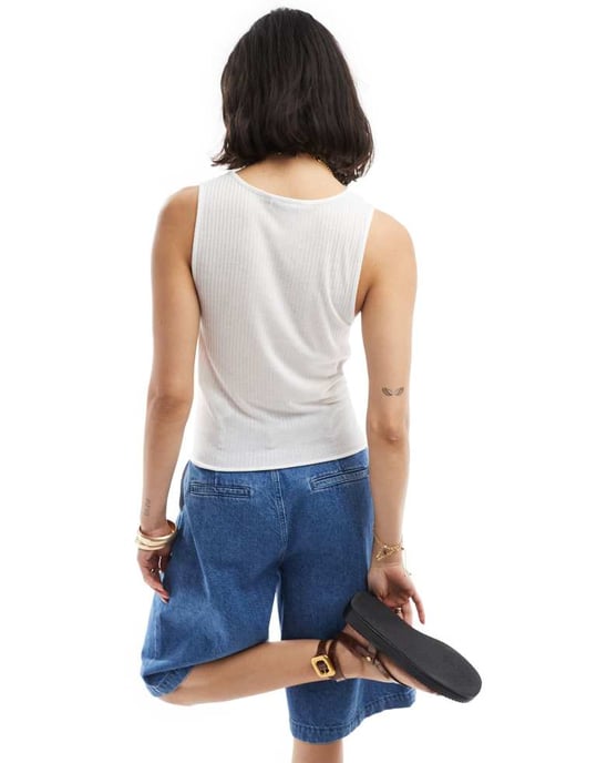 ASOS DESIGN genomskinlig ribbad tanktop i vitt - Image 2