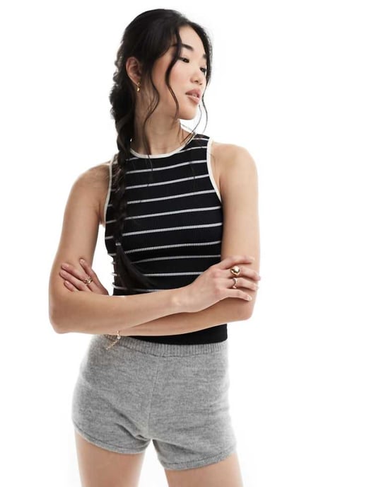 ASOS DESIGN sömlös formande 90-tals kontrastkanter tanktop i svart mikrorand - Image 1