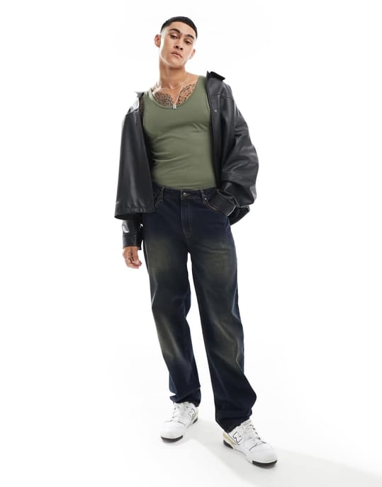 ASOS DESIGN essentiel muskelpassform väst i khaki - Image 4