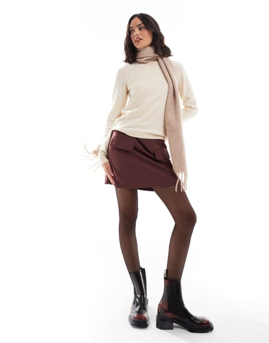 ASOS DESIGN skräddarsydd mini kjol med fickdetaljer i bordeaux - Image 1