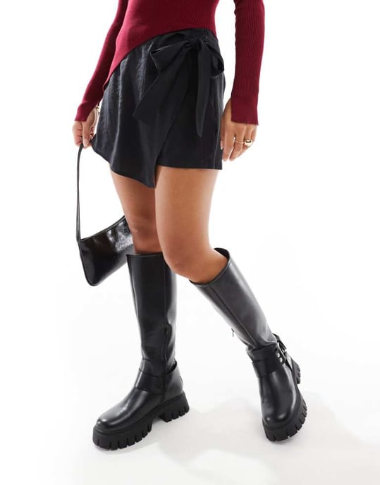 ASOS DESIGN knytbak mjuk touch wrap skorts i svart - Image 1
