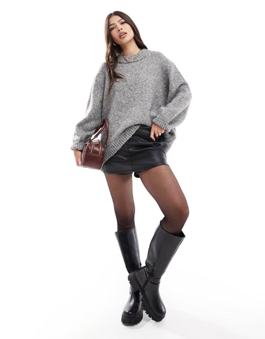 ASOS DESIGN skorts i läderlook i svart - Image 3