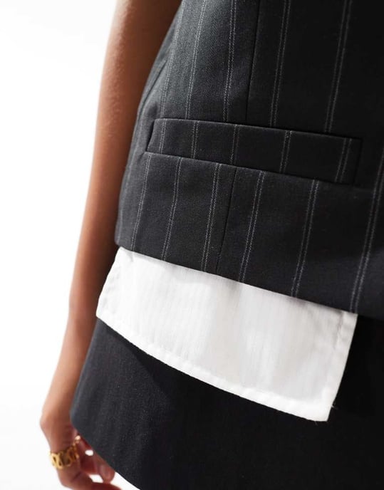 ASOS DESIGN Petite exponerad fickväst i svart rand - Image 4