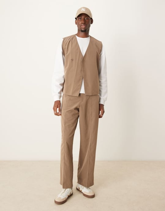 ASOS DESIGN smart co-ord väst i brunt teknikmaterial - Image 3