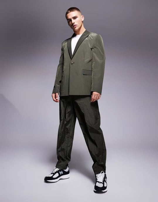 ASOS DESIGN avslappnad vanlig kavaj i khaki teknisk tyg - Image 2