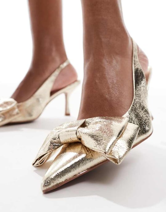 ASOS DESIGN Saphirslips detaljerade medelhöga klackskor i guld - Image 3
