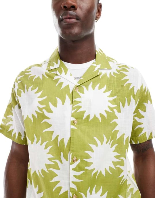 ASOS DESIGN avslappnad skjorta i linnelook med soltryck i grön - Image 2