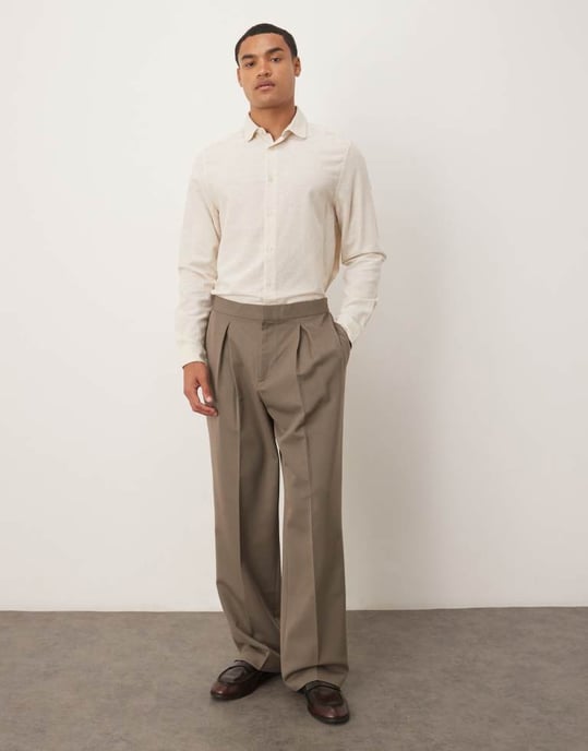 ASOS DESIGN regular smart linneblandad skjorta med pennykrage i ecru - Image 2