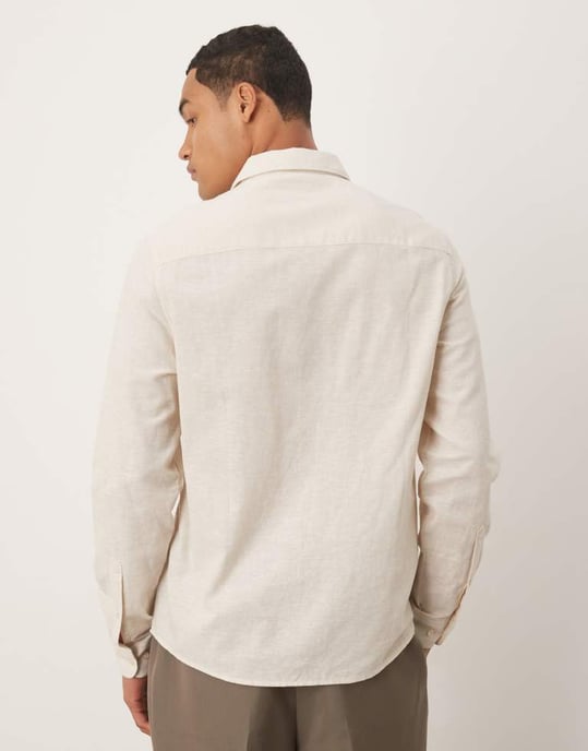 ASOS DESIGN regular smart linneblandad skjorta med pennykrage i ecru - Image 3