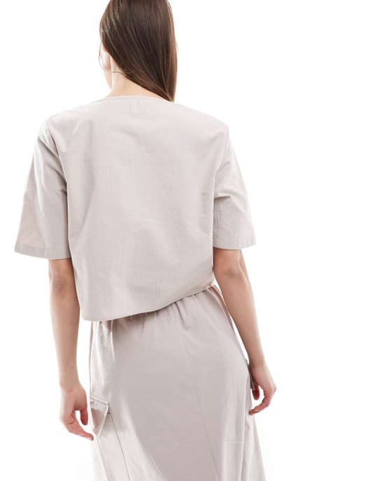 ASOS DESIGN knytfront kort skjorta i off-white - Image 4