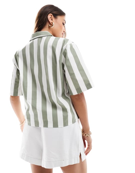 ASOS DESIGN kortärmad cropped skjorta i khaki rand - Image 3