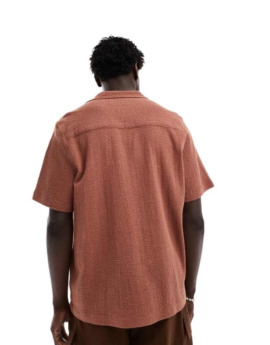ASOS DESIGN avslappnad djup krage korgtextur skjorta i rostbrun - Image 2