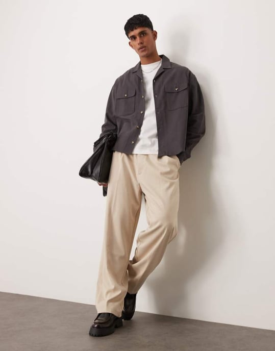 ASOS DESIGN boxy overskjorta med krage i mörkgrå - Image 1