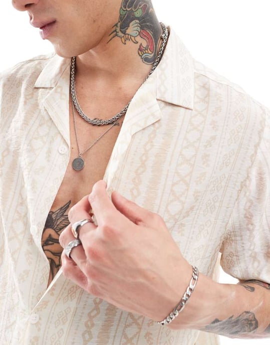 ASOS DESIGN avslappnad krage-skjorta med mönstrad rand i neutral färg - Image 3