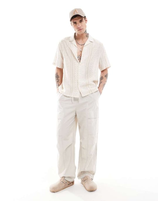 ASOS DESIGN avslappnad krage-skjorta med mönstrad rand i neutral färg - Image 4