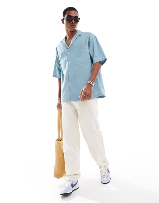 ASOS DESIGN 90-tals oversized linneblandning skjorta med djup reverkrage i tealblå - Image 1