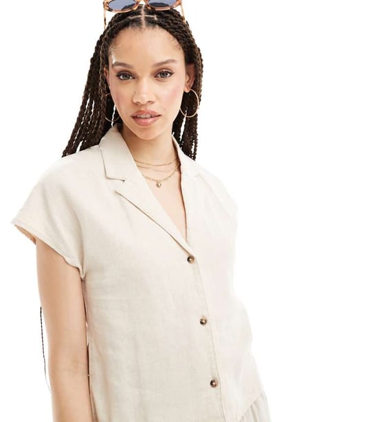 JDY Lång t-shirt i linne i beige - Image 1