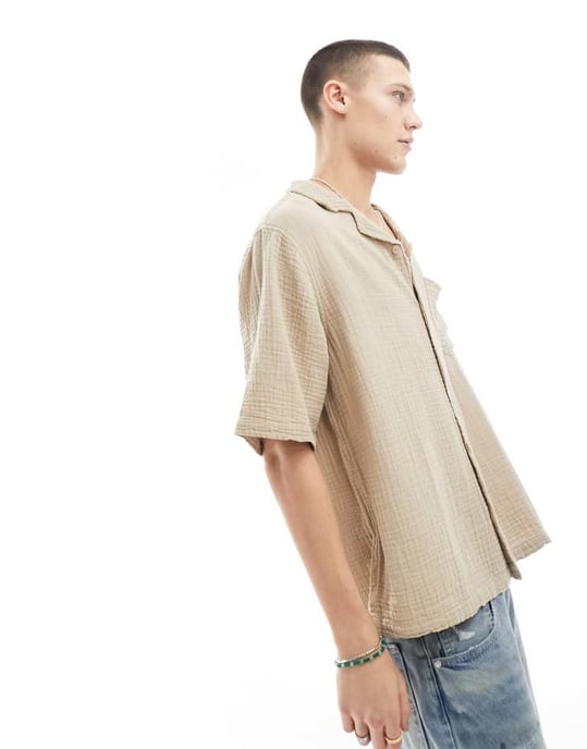 COLLUSION texturerad oversized kortärmad skjorta med omvänd sömdetalj i ecru - Image 3