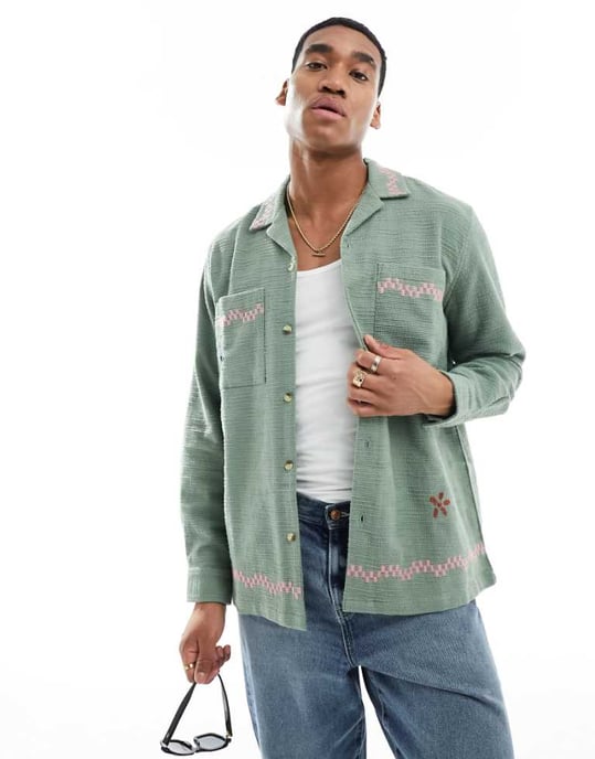 ASOS DESIGN avslappnad krage texturerad skjorta med blommig broderad tryck - Image 1