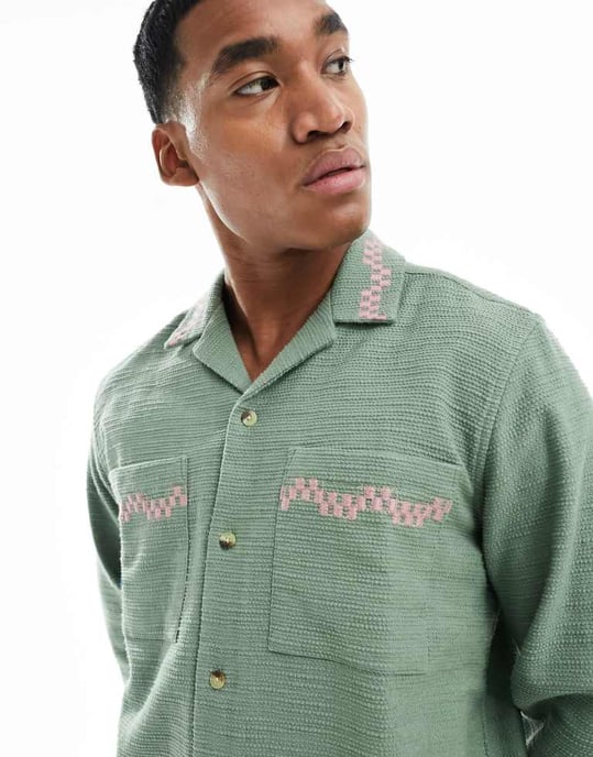 ASOS DESIGN avslappnad krage texturerad skjorta med blommig broderad tryck - Image 2
