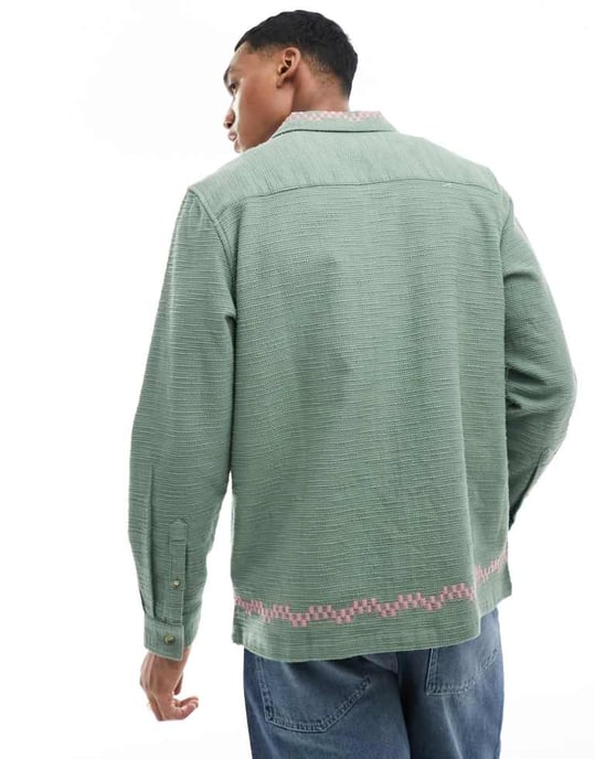 ASOS DESIGN avslappnad krage texturerad skjorta med blommig broderad tryck - Image 4