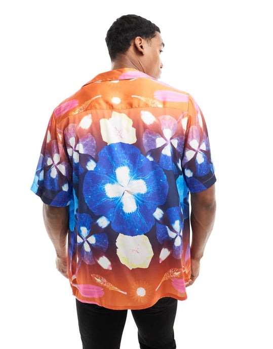 ASOS DESIGN avslappnad krage skjorta med kalejdoskopisk blommig placeringstryck - Image 3