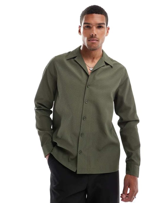 ASOS DESIGN avslappnad texturerad skjorta med omvänd krage i khaki - Image 1