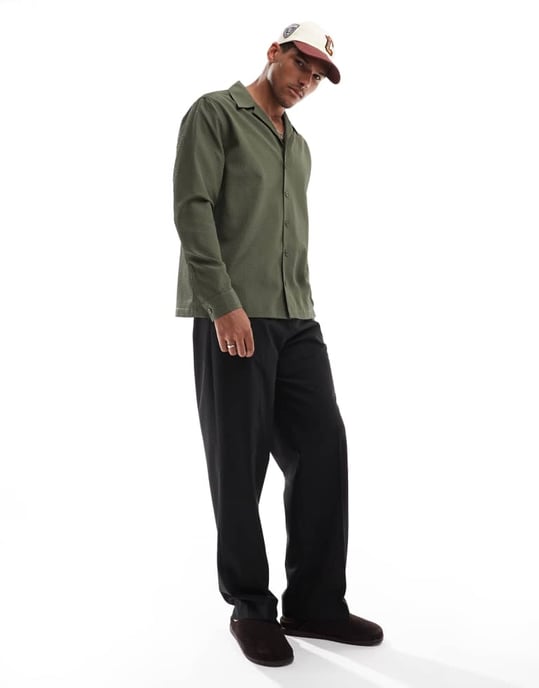 ASOS DESIGN avslappnad texturerad skjorta med omvänd krage i khaki - Image 2