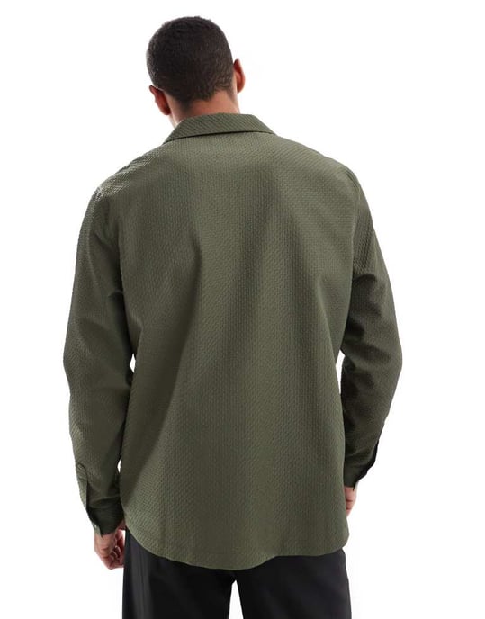 ASOS DESIGN avslappnad texturerad skjorta med omvänd krage i khaki - Image 4