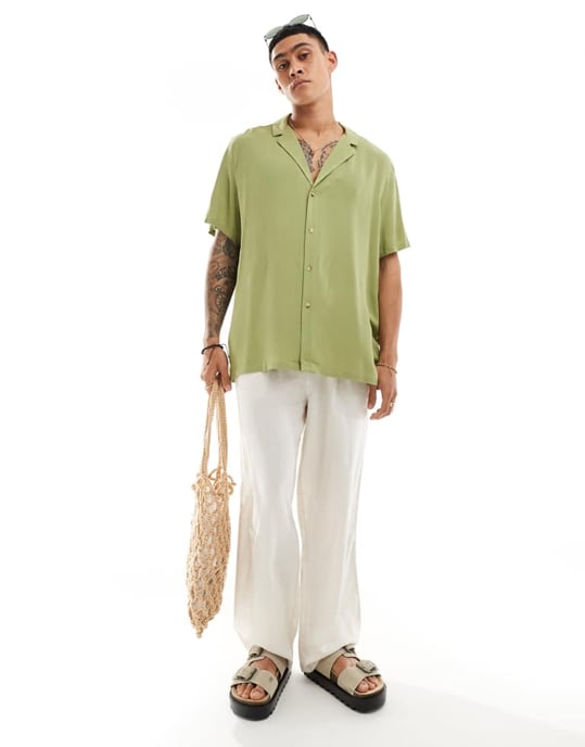 ASOS DESIGN avslappnad passform viskostopp med låg krage i olivgrön - Image 2