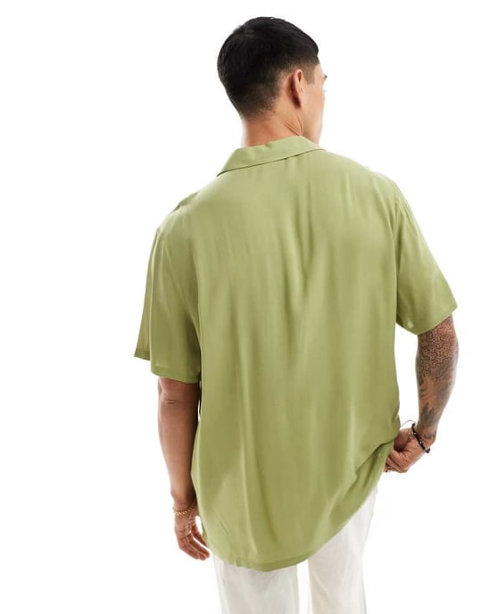 ASOS DESIGN avslappnad passform viskostopp med låg krage i olivgrön - Image 4