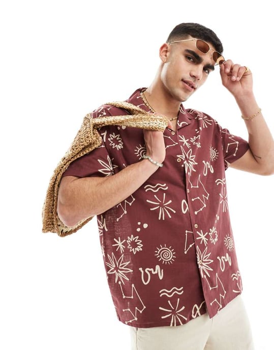 ASOS DESIGN avslappnad skjorta med återupptagen linne-look i tryck med stjärntecken i röd - Image 3