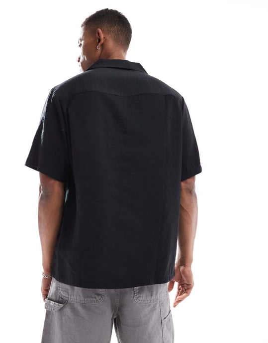 ASOS DESIGN kortärmad avslappnad skjorta med krage i svart - Image 4