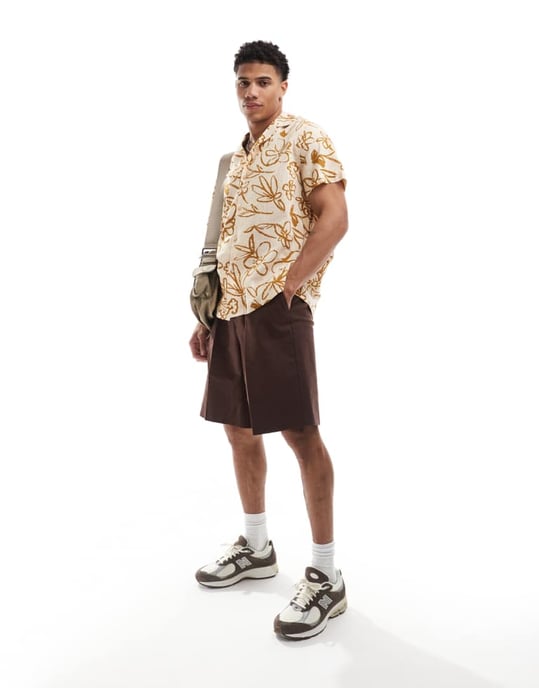 ASOS DESIGN avslappnad krage linne-look skjorta i neutral blommönster - Image 3