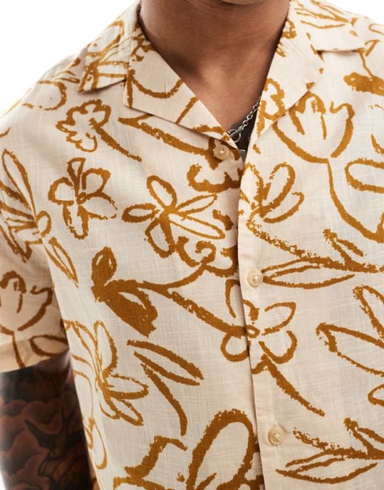 ASOS DESIGN avslappnad krage linne-look skjorta i neutral blommönster - Image 4