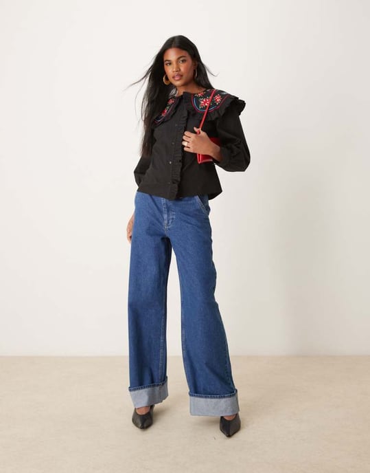 ASOS DESIGN skjorta med broderad oversized volangkrage i svart - Image 3