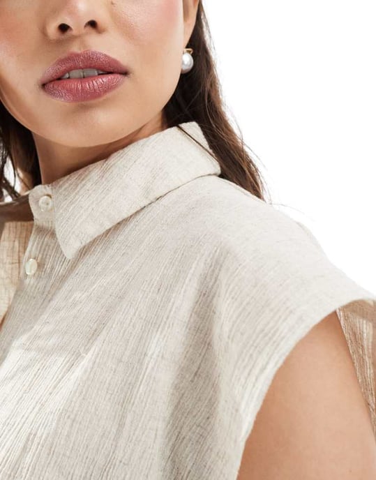 ASOS DESIGN krinklad linneliknande ärmlös skjorta i naturfärg - Image 3