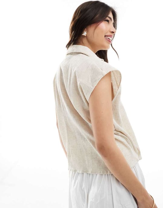 ASOS DESIGN krinklad linneliknande ärmlös skjorta i naturfärg - Image 4