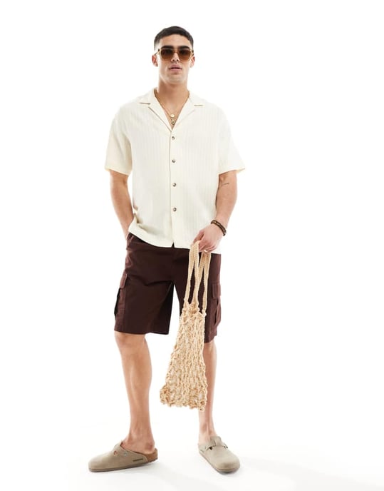ASOS DESIGN avslappnad revere seersucker-skjorta i ecru - Image 2