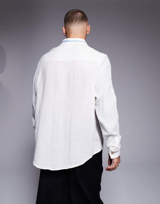 ASOS DESIGN avslappnad texturerad skjorta med korsstygnsbroderi i vitt - Image 3