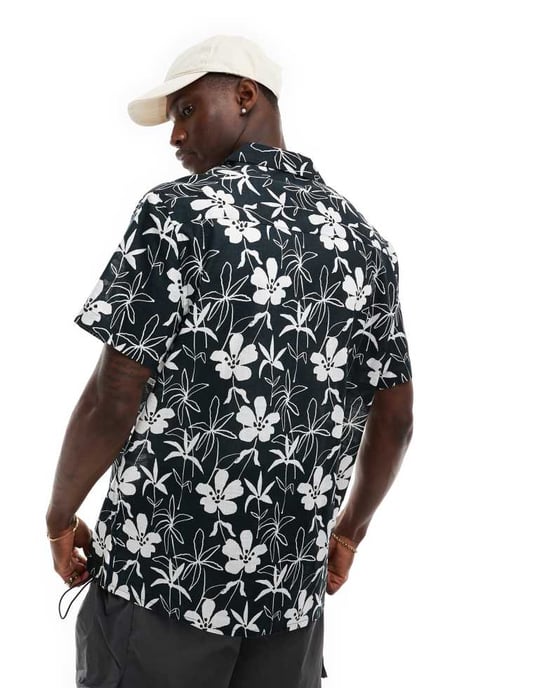 ASOS DESIGN avslappnad krage linne-look skjorta med blommönster i svart och vitt - Image 4