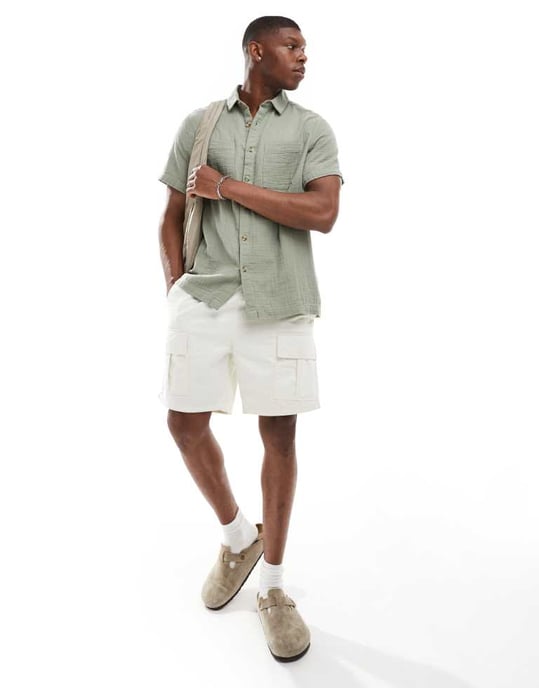 ASOS DESIGN kortärmad avslappnad skjorta med omvänd krage i ljus khaki av cheese cloth - Image 2