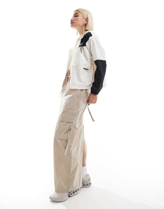 The North Face Sheru vattenavvisande jacka i off-white - Image 2
